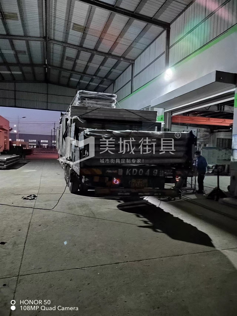 2022.10.18美城街具供應(yīng)臺州第三、四車候車亭發(fā)貨記錄